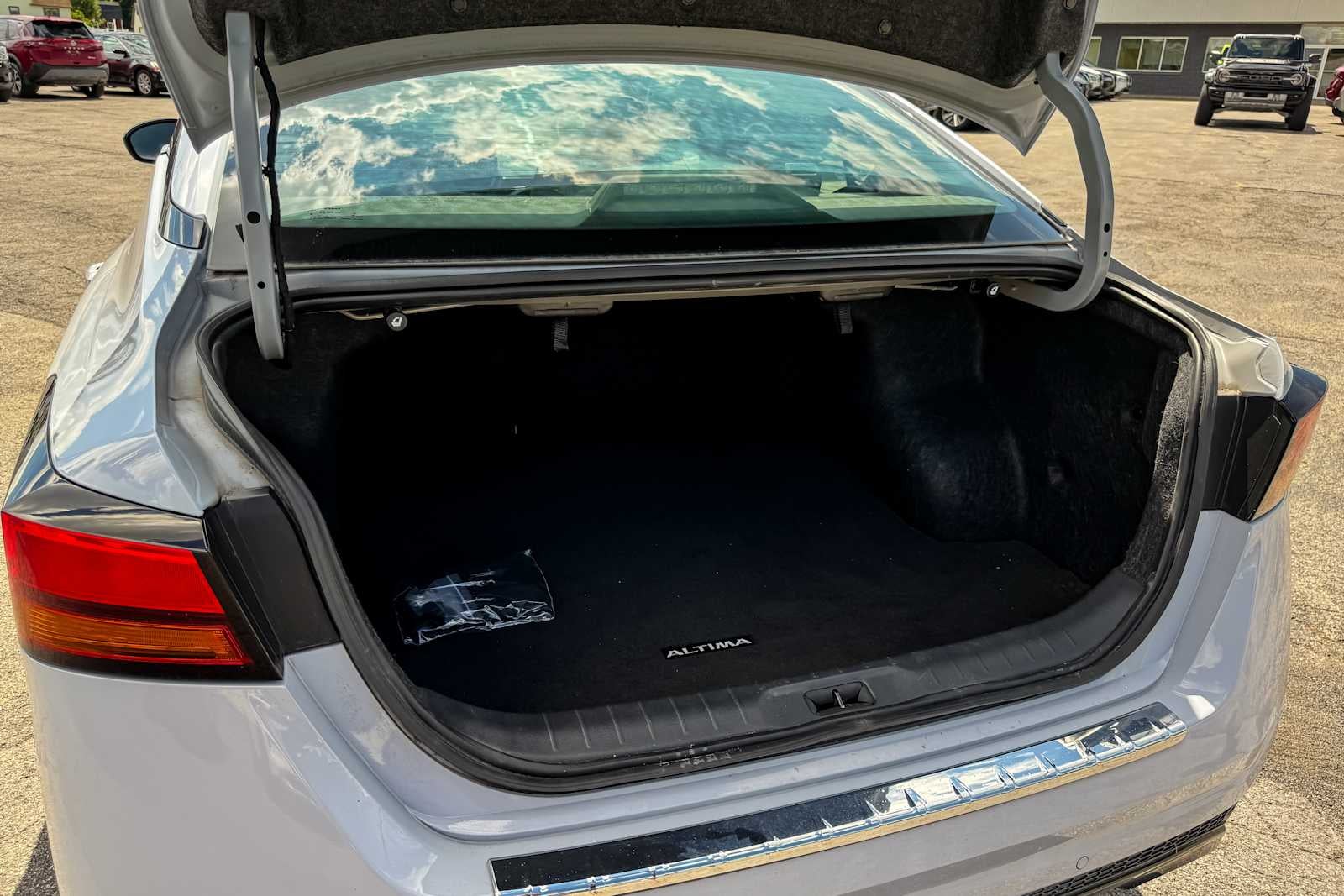 2023 Nissan Altima SR