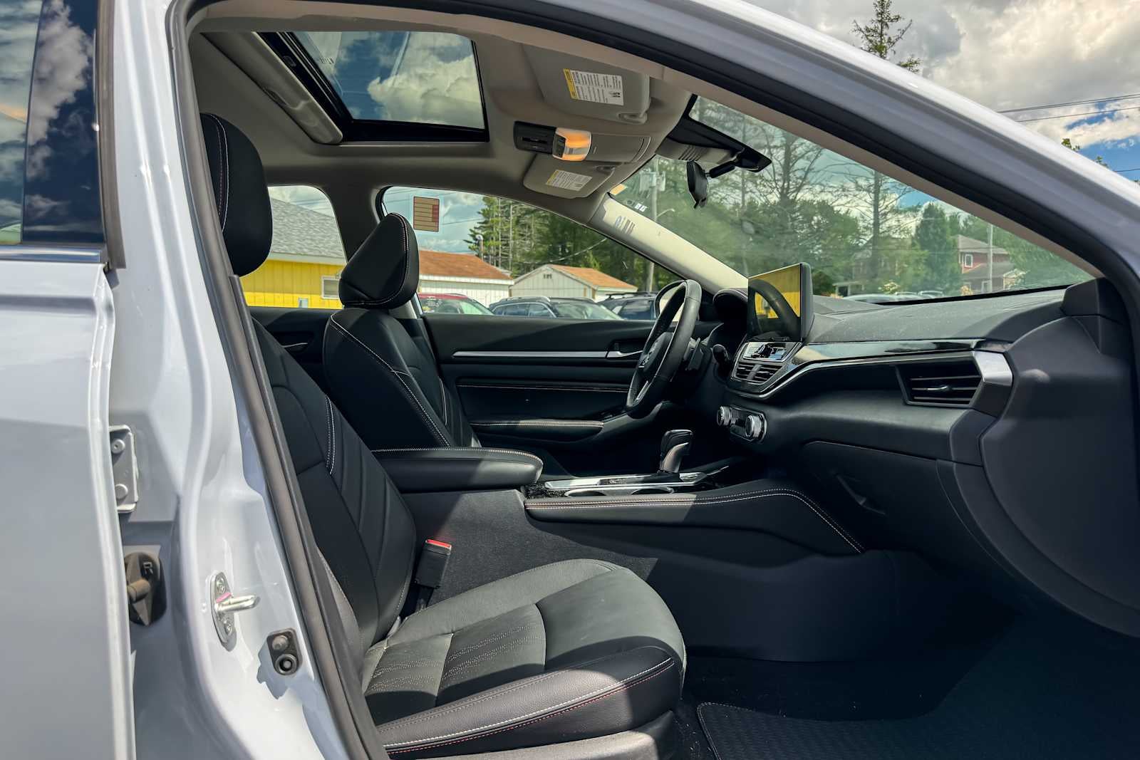 2023 Nissan Altima SR