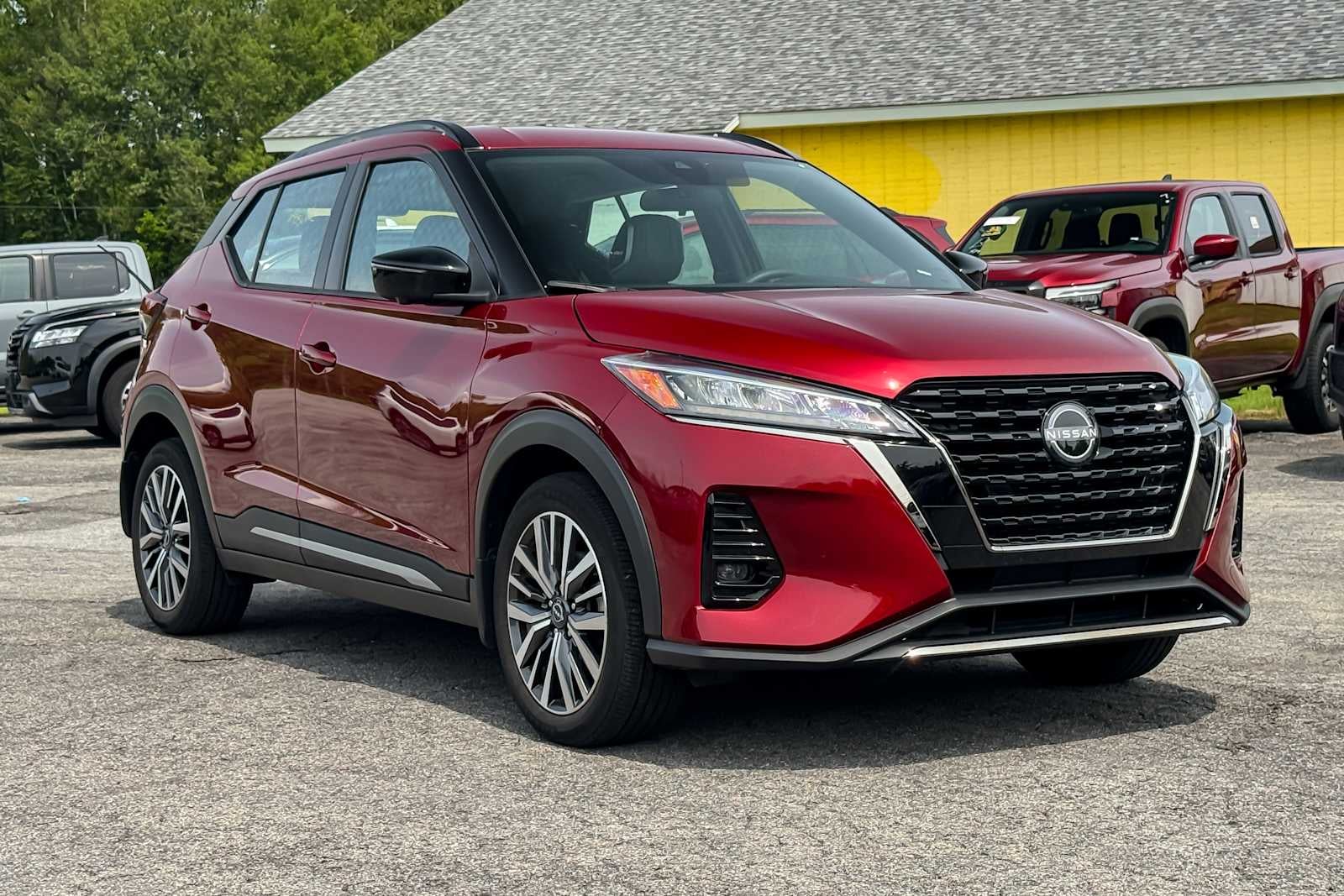 2023 Nissan Kicks SR
