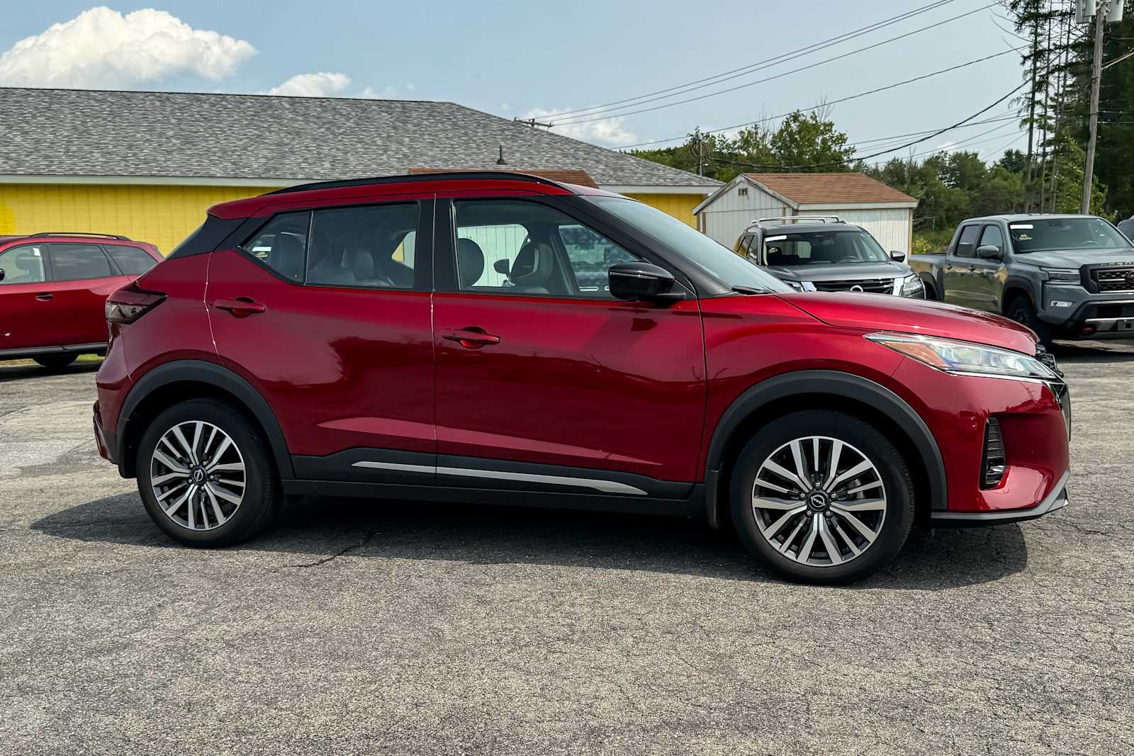 2023 Nissan Kicks SR