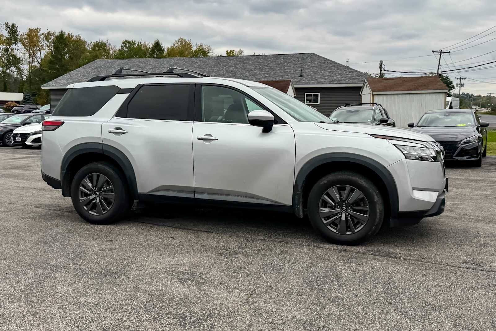 2022 Nissan Pathfinder SV