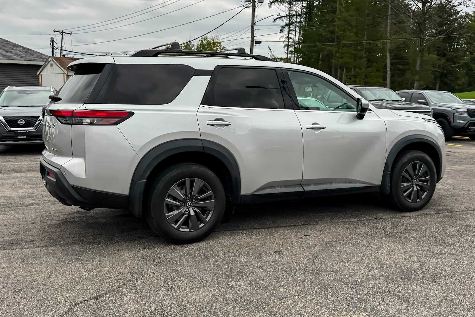2022 Nissan Pathfinder SV