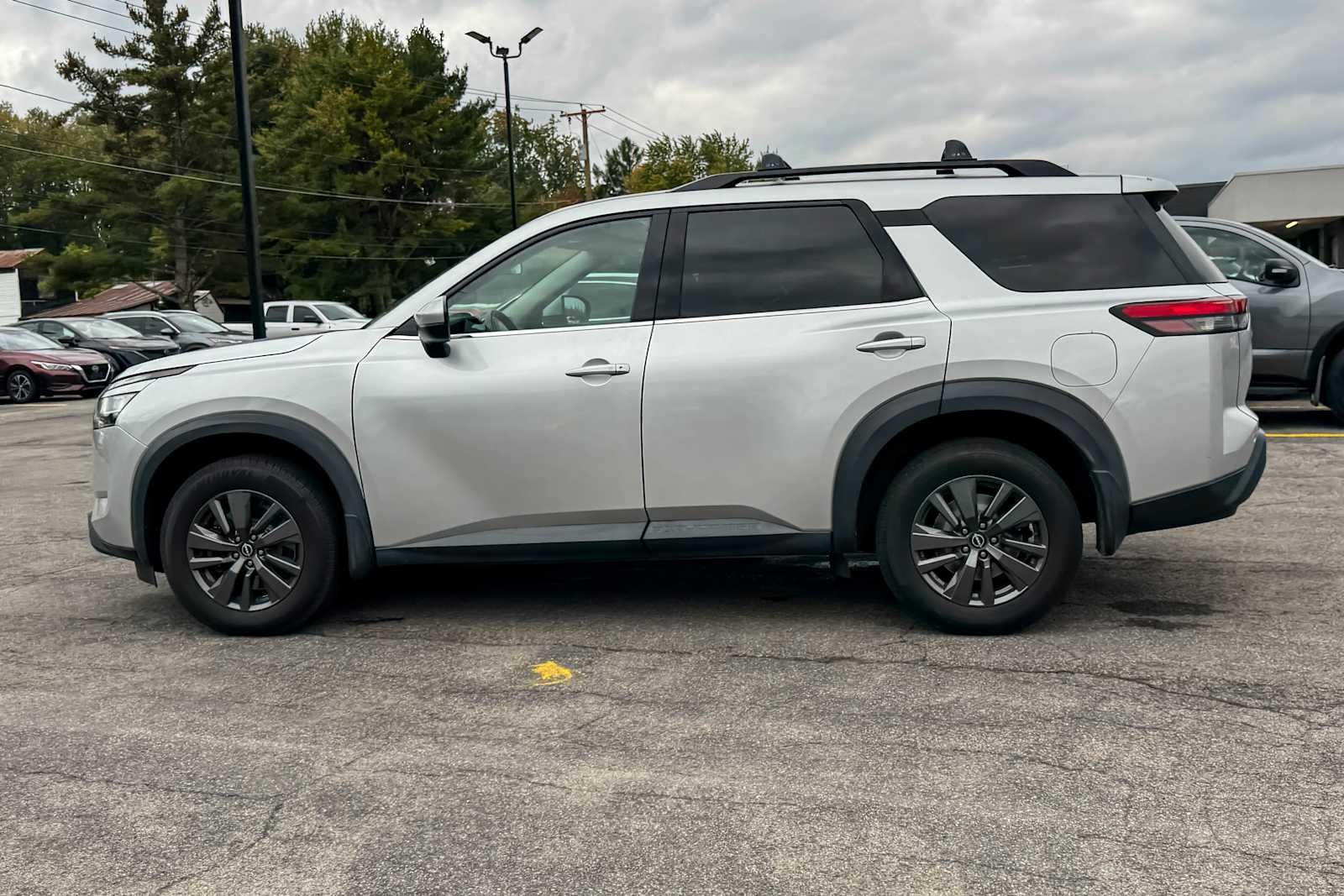 2022 Nissan Pathfinder SV