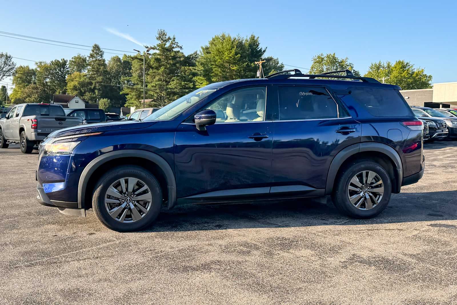2024 Nissan Pathfinder SV