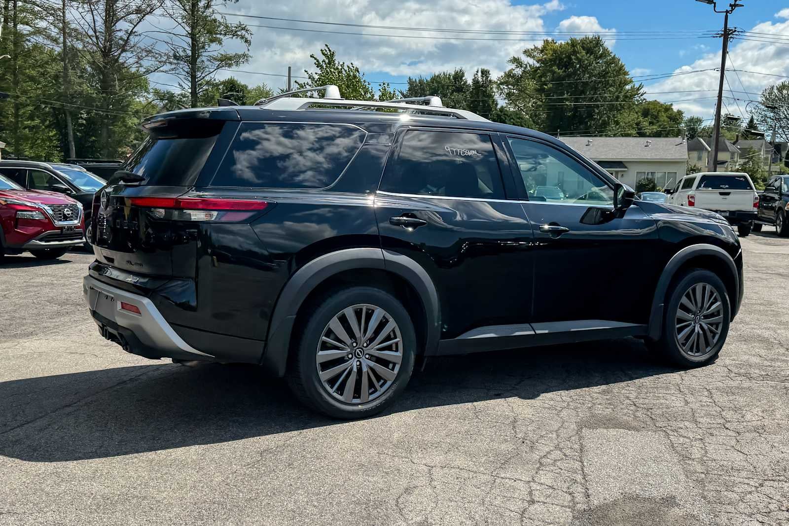 2024 Nissan Pathfinder SL