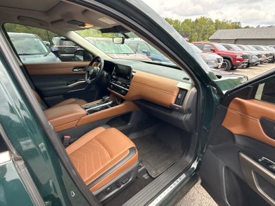 2025 Nissan Pathfinder Platinum