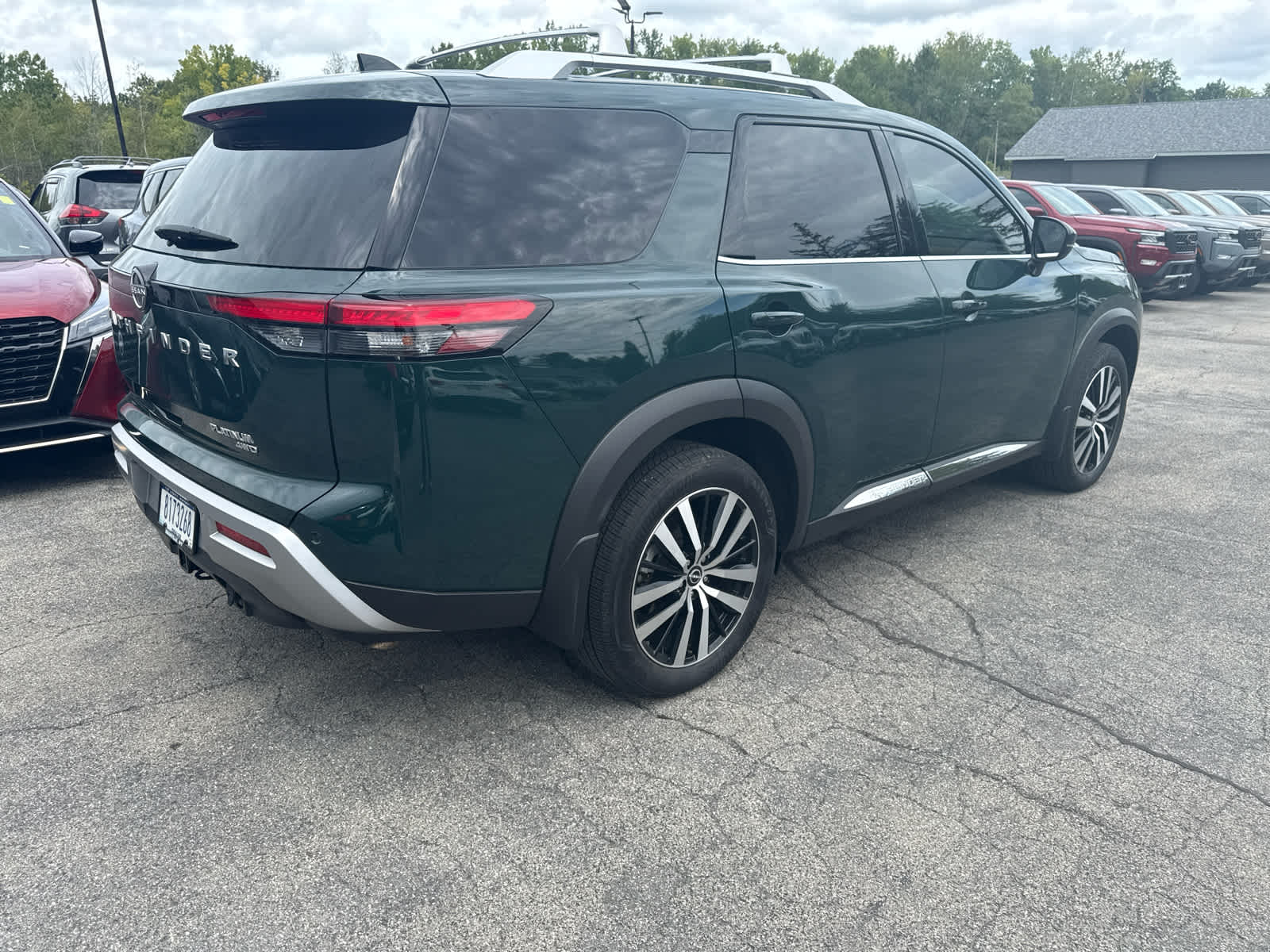 2025 Nissan Pathfinder Platinum
