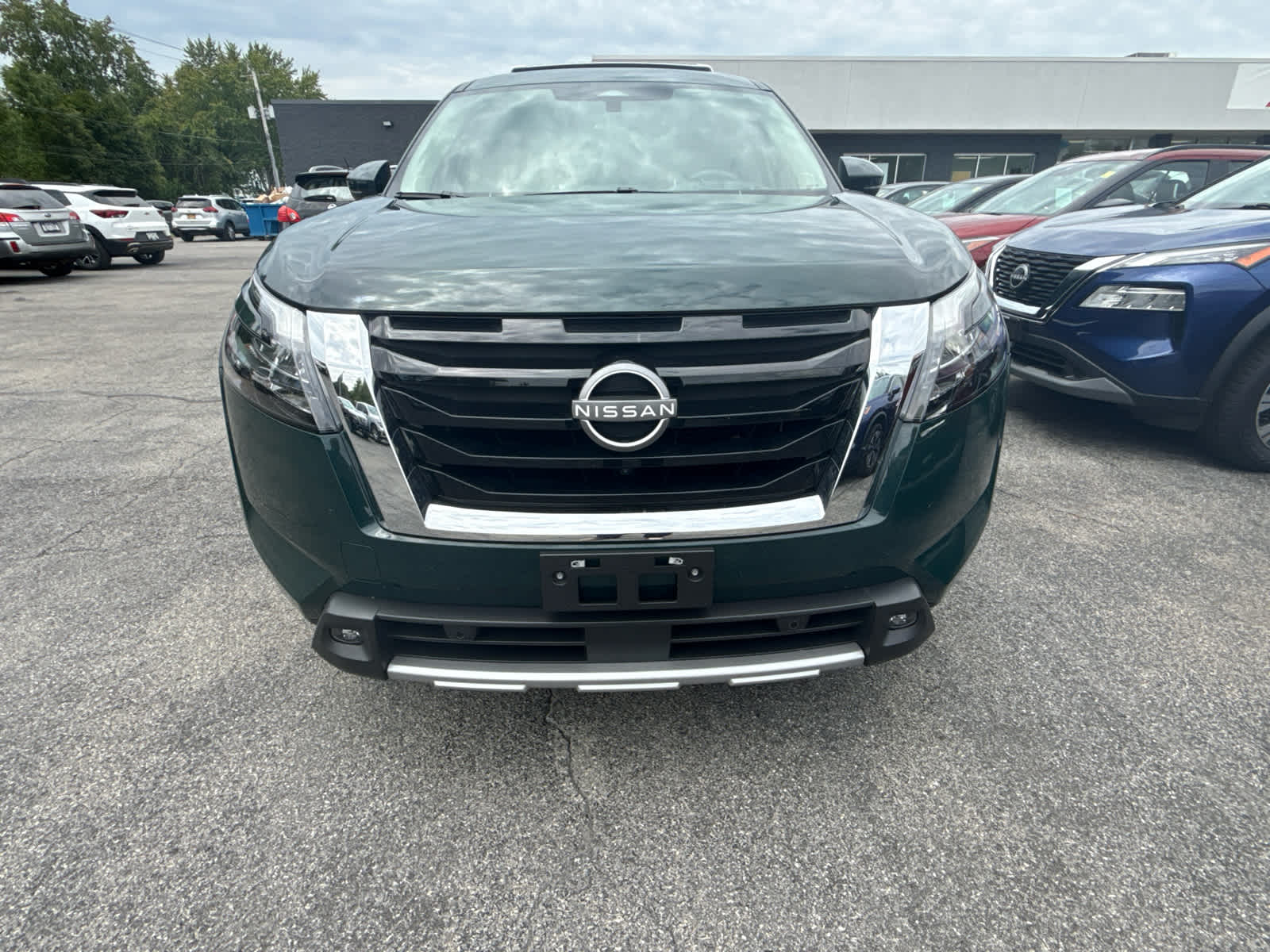 2025 Nissan Pathfinder Platinum