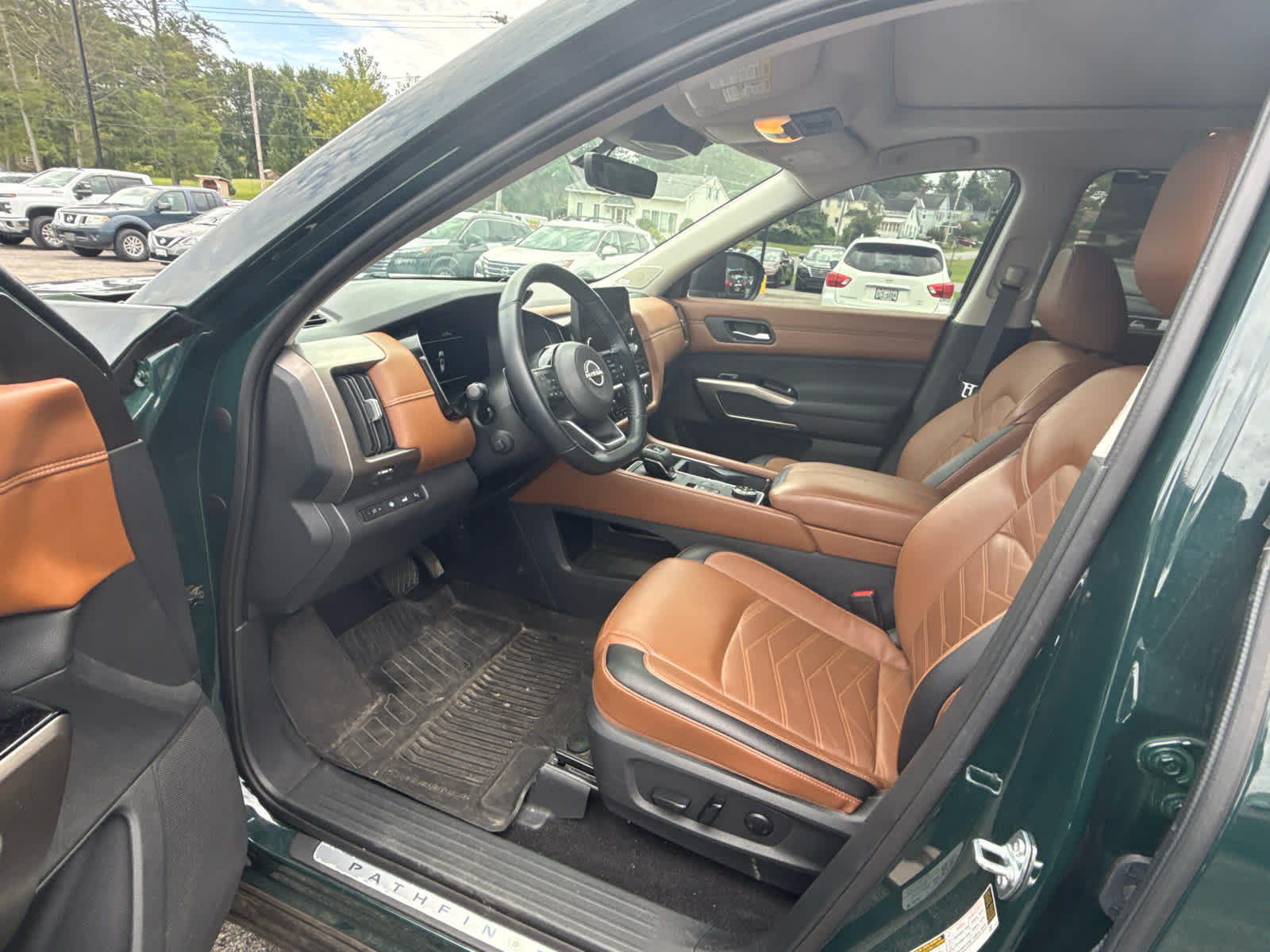 2025 Nissan Pathfinder Platinum