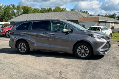 2021 Toyota Sienna XLE