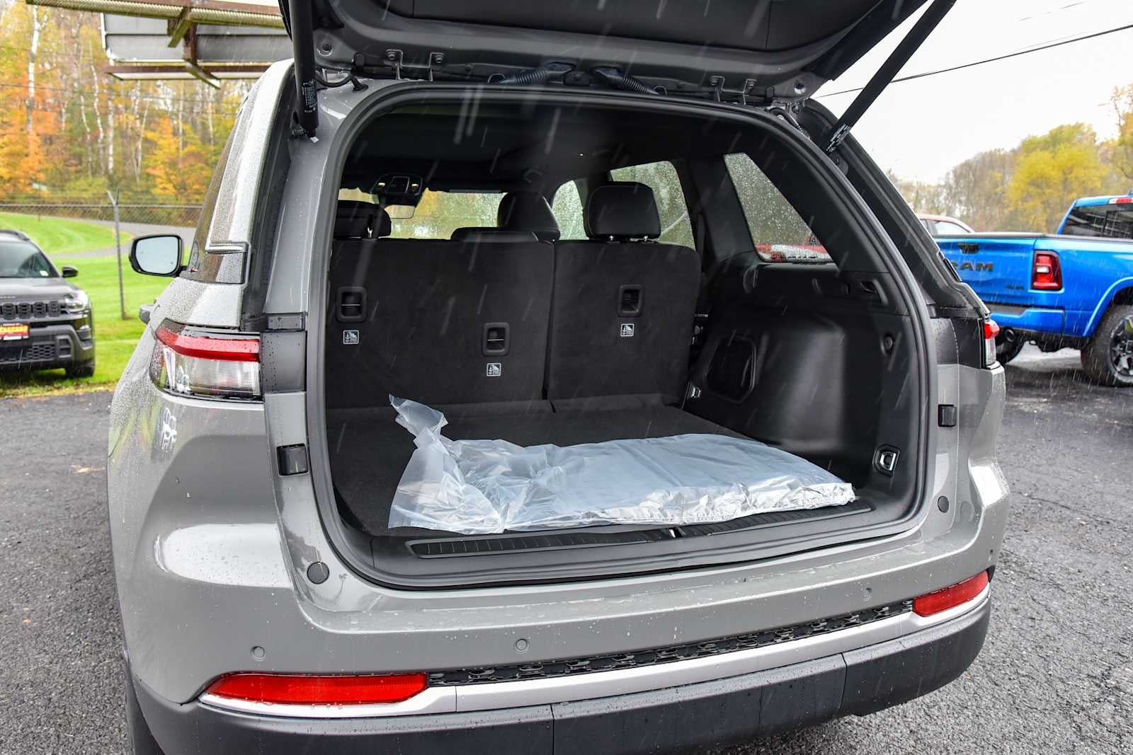 2027 Jeep Grand Cherokee Laredo