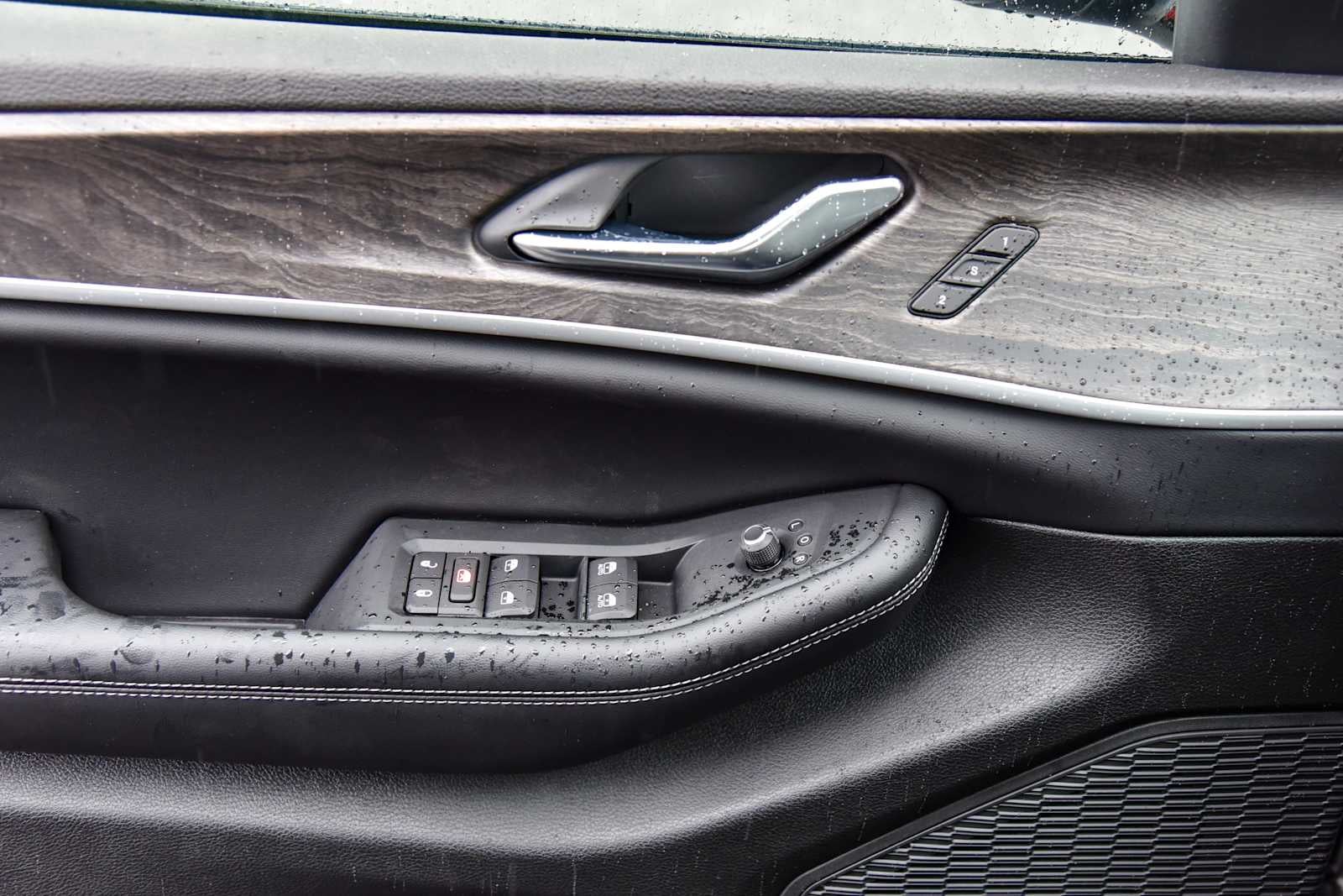 2027 Jeep Grand Cherokee Laredo