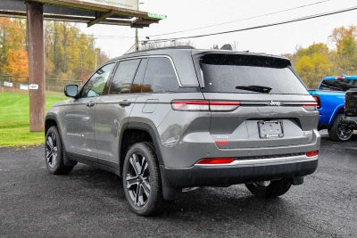 2027 Jeep Grand Cherokee Laredo