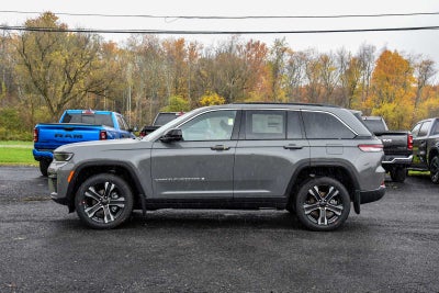 2027 Jeep Grand Cherokee Laredo