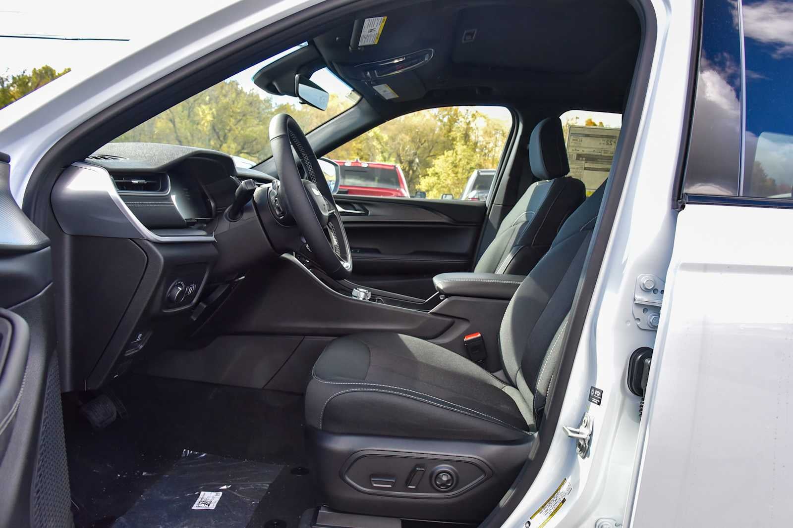 2027 Jeep Grand Cherokee Laredo X