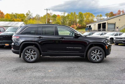 2027 Jeep Grand Cherokee Laredo X