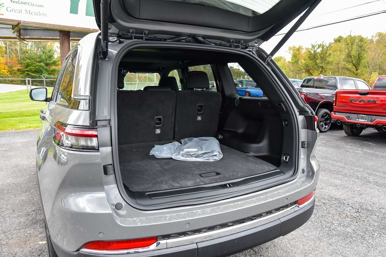 2027 Jeep Grand Cherokee Laredo X