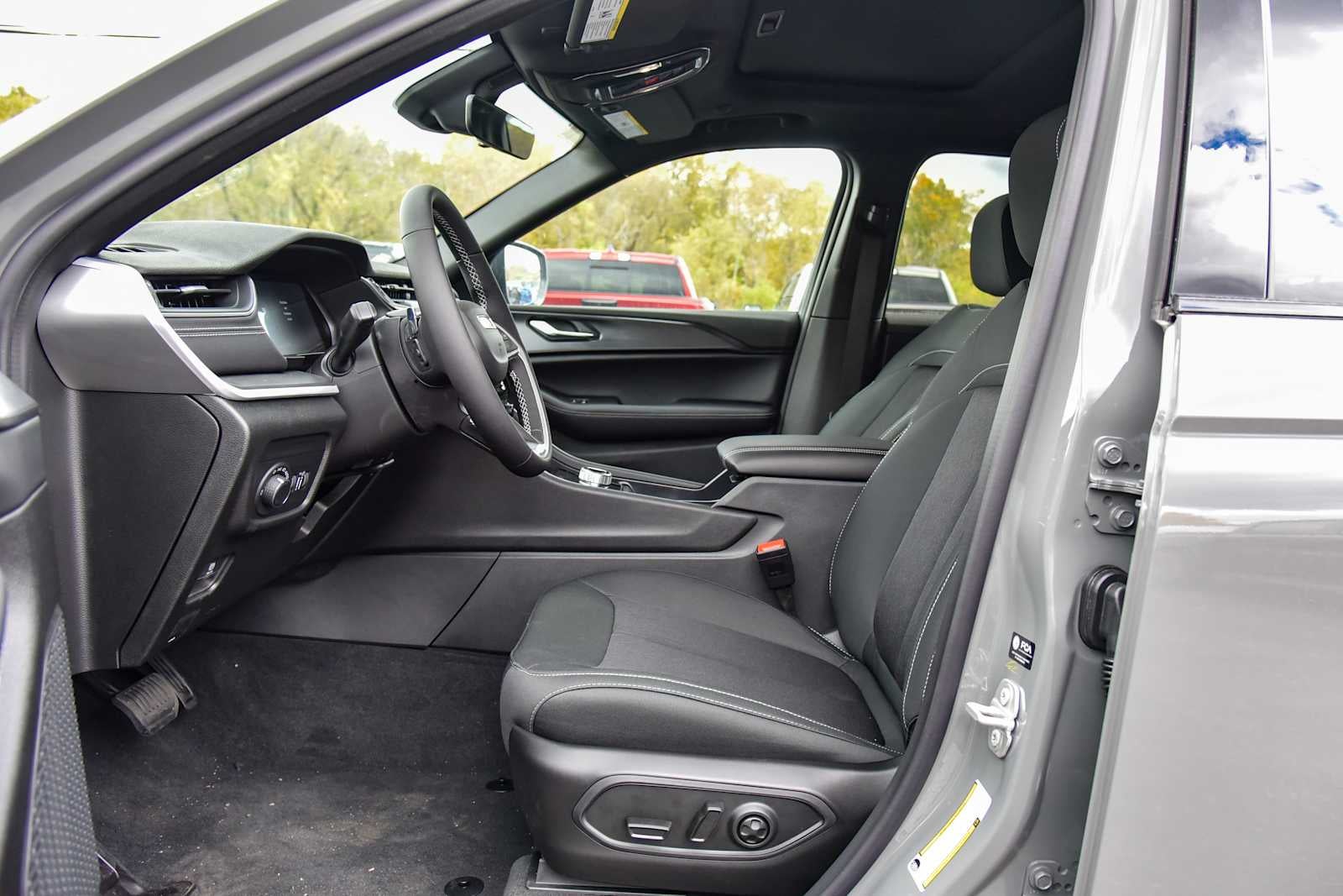 2027 Jeep Grand Cherokee Laredo X
