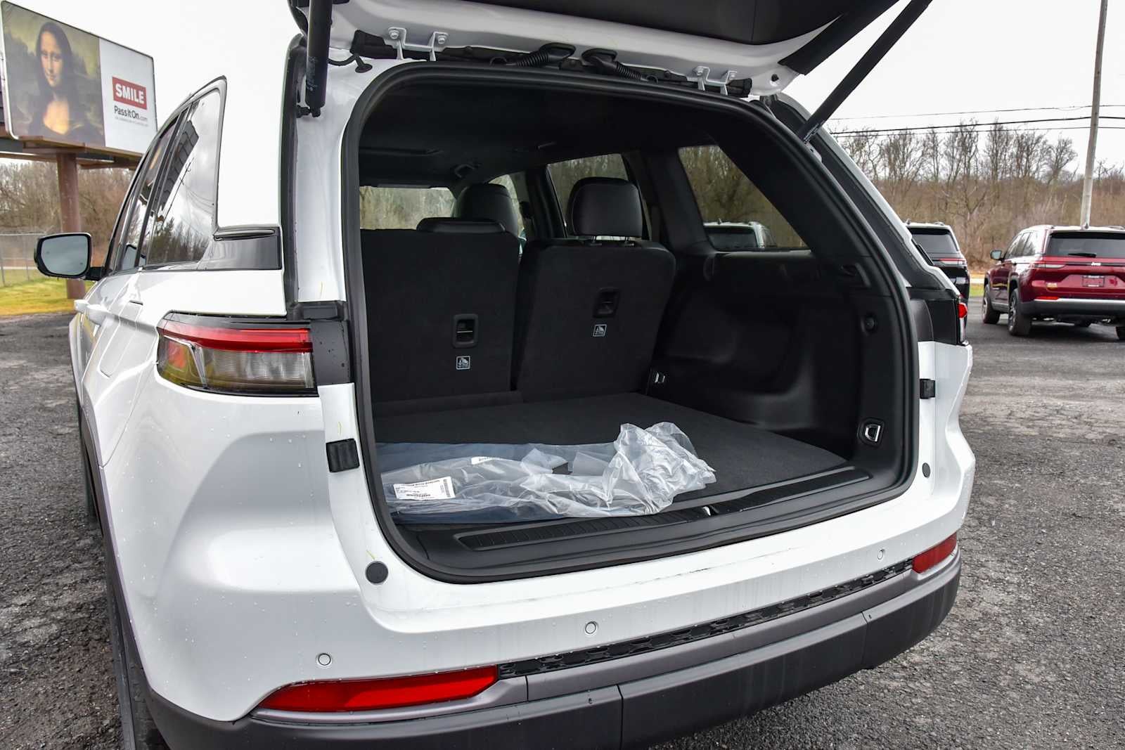 2026 Jeep Grand Cherokee Laredo Altitude