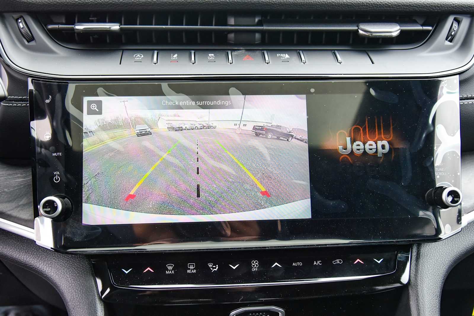 2026 Jeep Grand Cherokee Laredo Altitude