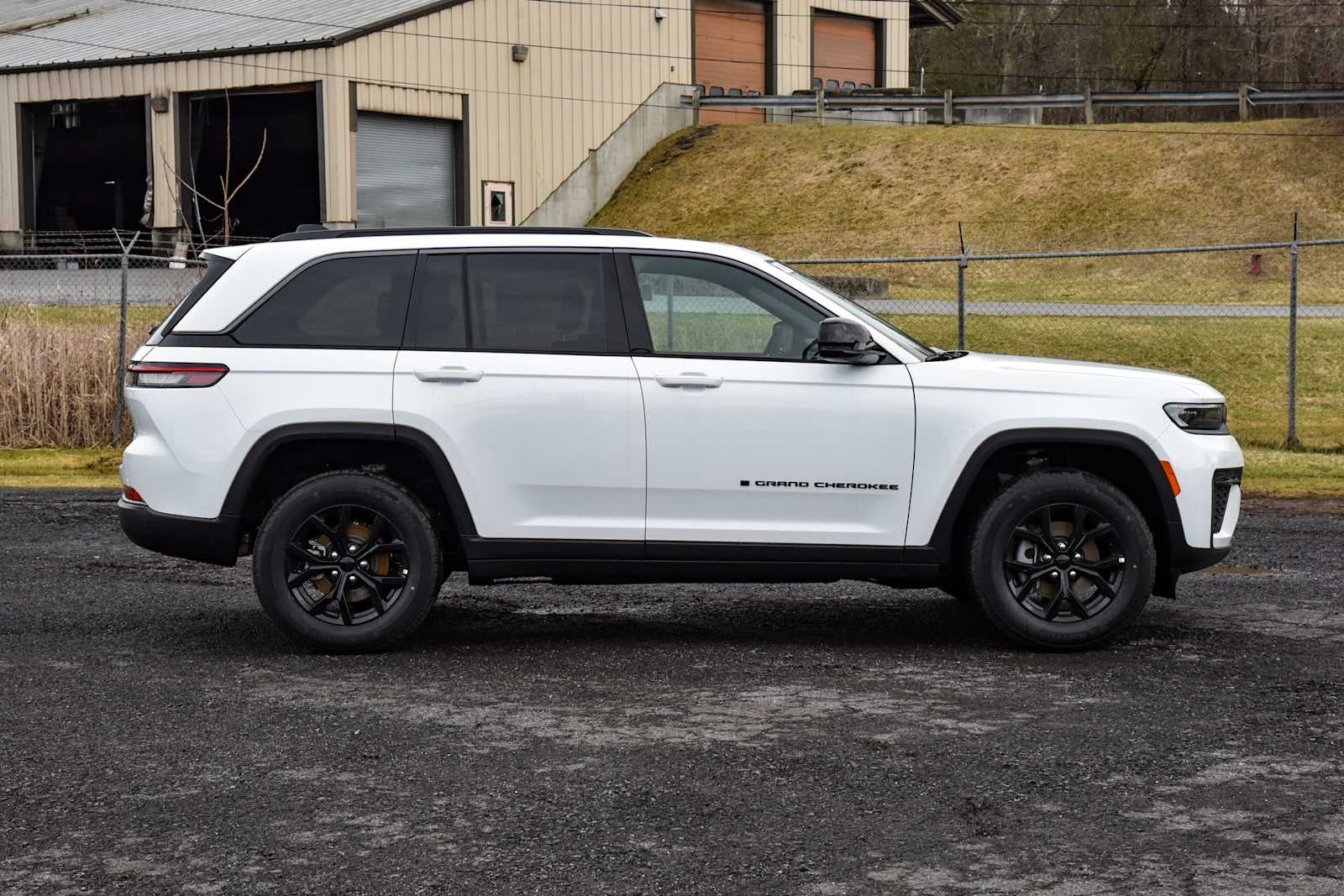 2026 Jeep Grand Cherokee Laredo Altitude