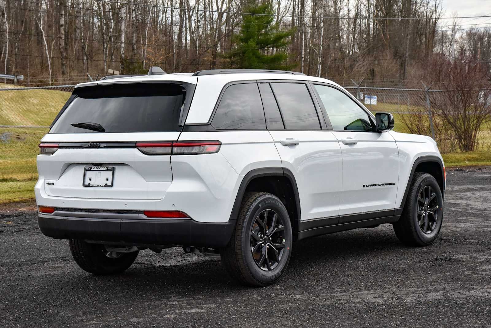 2026 Jeep Grand Cherokee Laredo Altitude