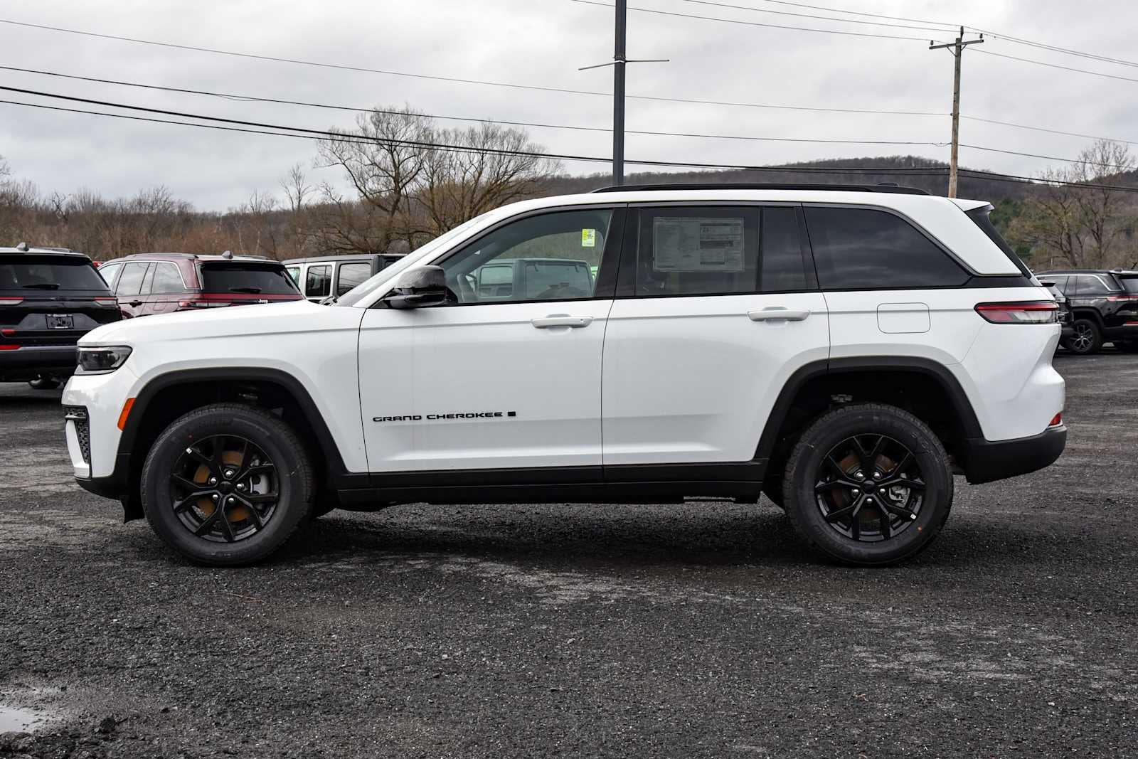 2026 Jeep Grand Cherokee Laredo Altitude