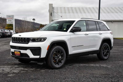 2026 Jeep Grand Cherokee Laredo Altitude