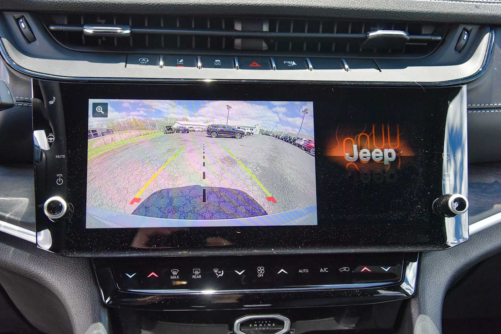 2026 Jeep Grand Cherokee Laredo Altitude