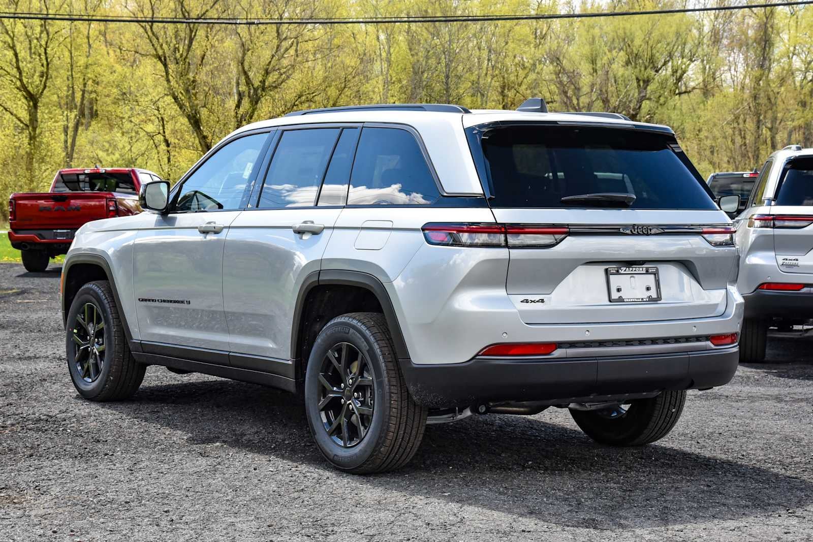 2026 Jeep Grand Cherokee Laredo Altitude