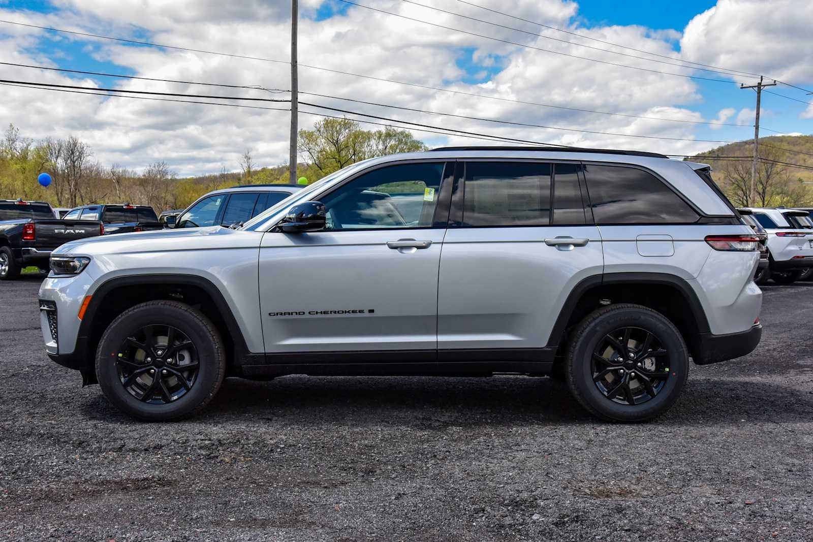 2026 Jeep Grand Cherokee Laredo Altitude