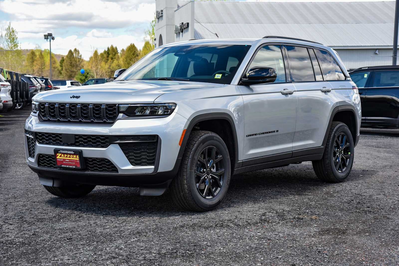 2026 Jeep Grand Cherokee Laredo Altitude