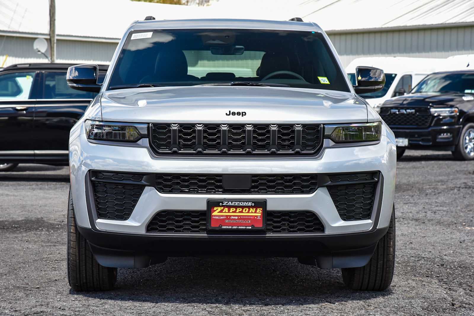2026 Jeep Grand Cherokee Laredo Altitude