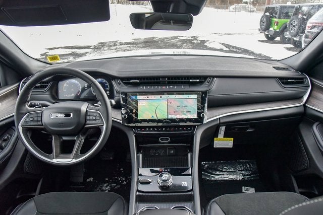 2026 Jeep Grand Cherokee Laredo Altitude