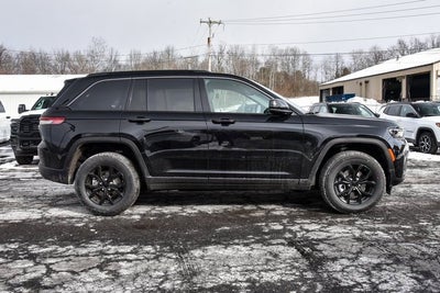 2026 Jeep Grand Cherokee Laredo Altitude