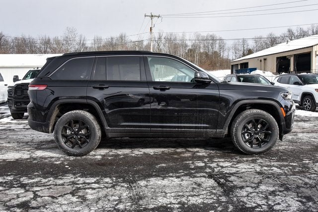 2026 Jeep Grand Cherokee Laredo Altitude