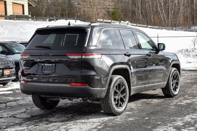 2026 Jeep Grand Cherokee Laredo Altitude