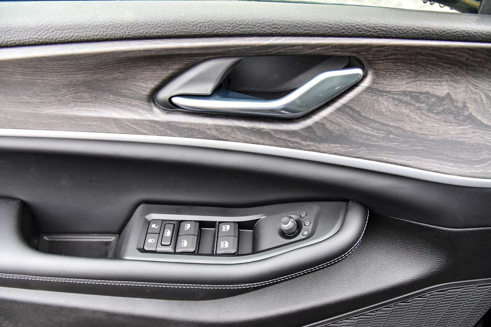 2026 Jeep Grand Cherokee L Laredo Altitude