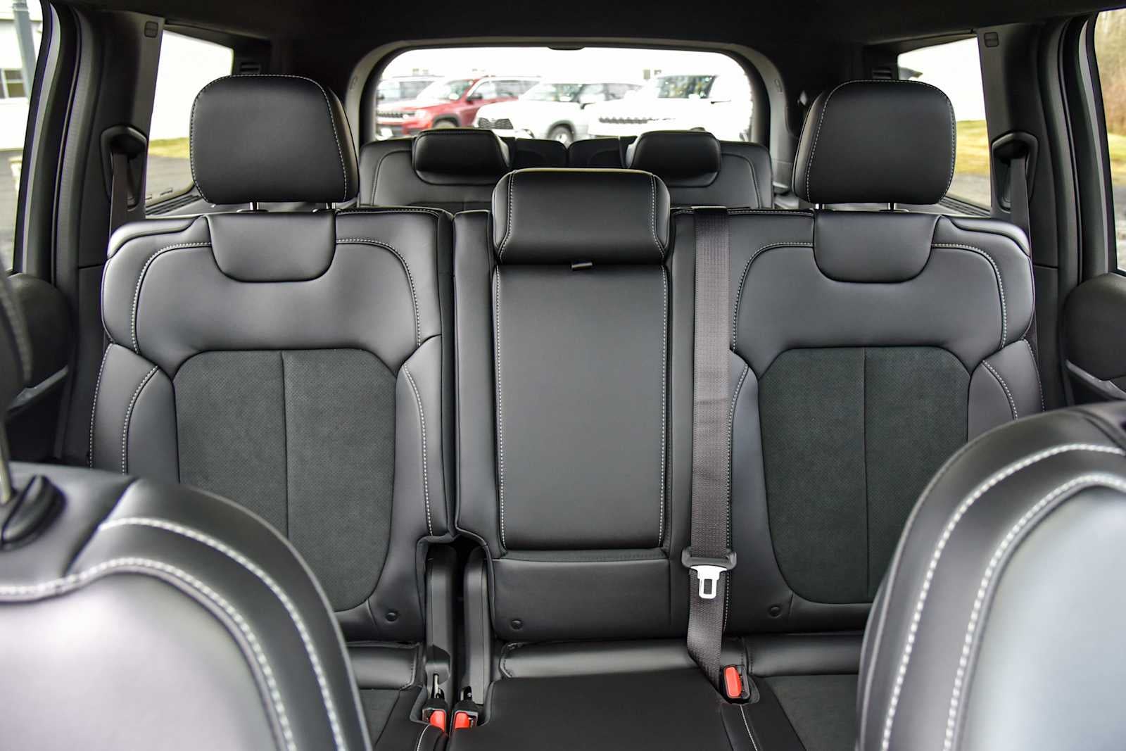 2026 Jeep Grand Cherokee L Laredo Altitude