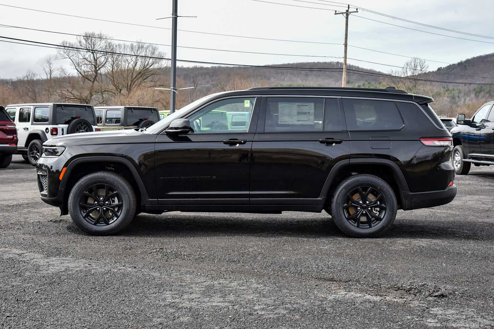 2026 Jeep Grand Cherokee L Laredo Altitude