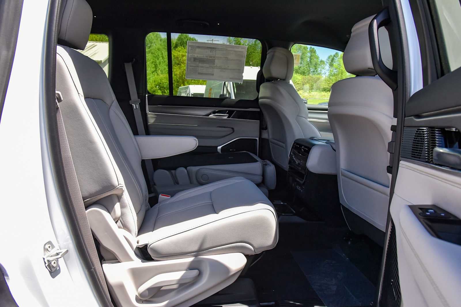 2026 Jeep Grand Wagoneer Base