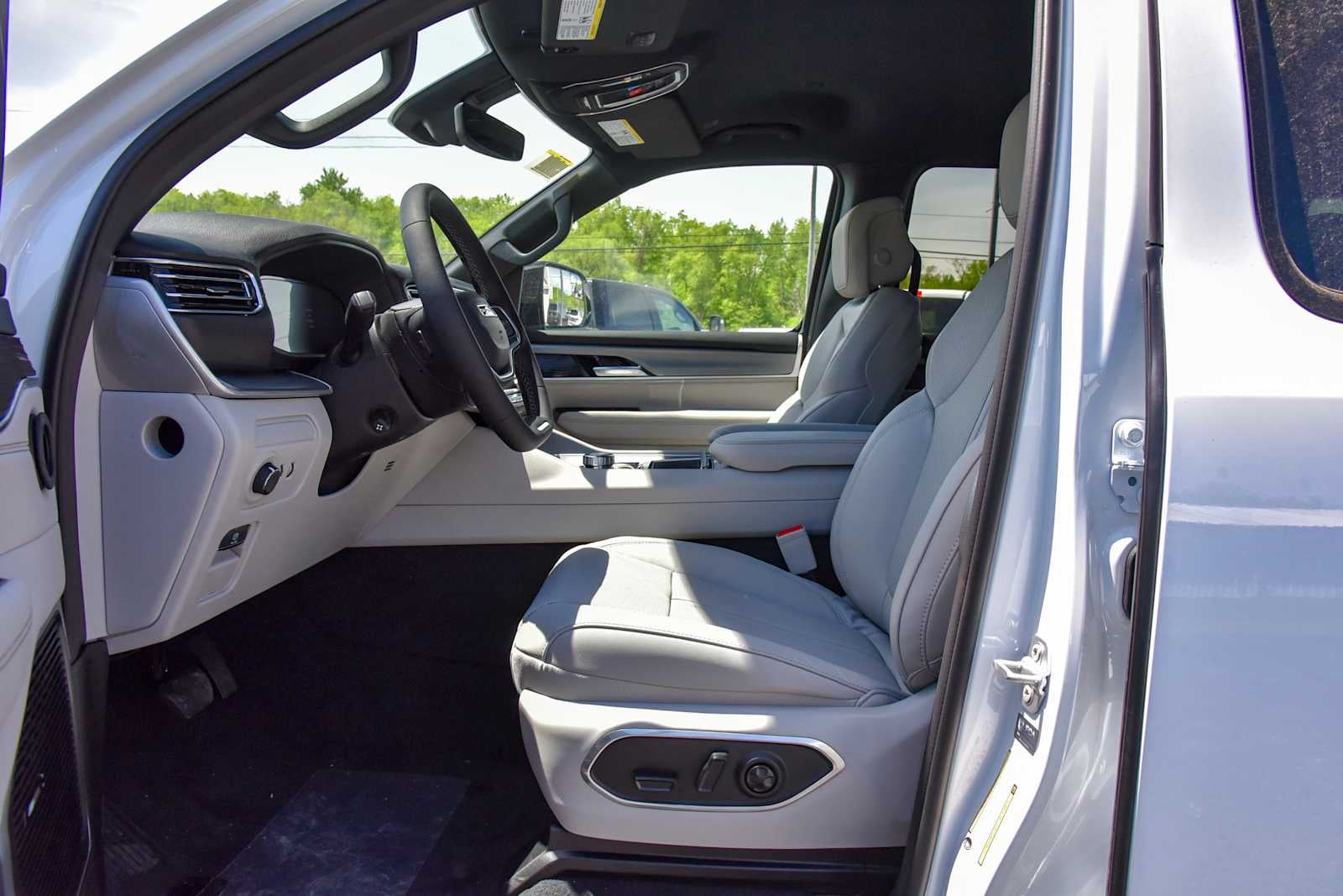2026 Jeep Grand Wagoneer Base