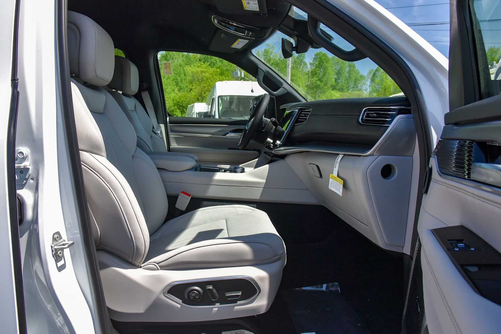 2026 Jeep Grand Wagoneer Base