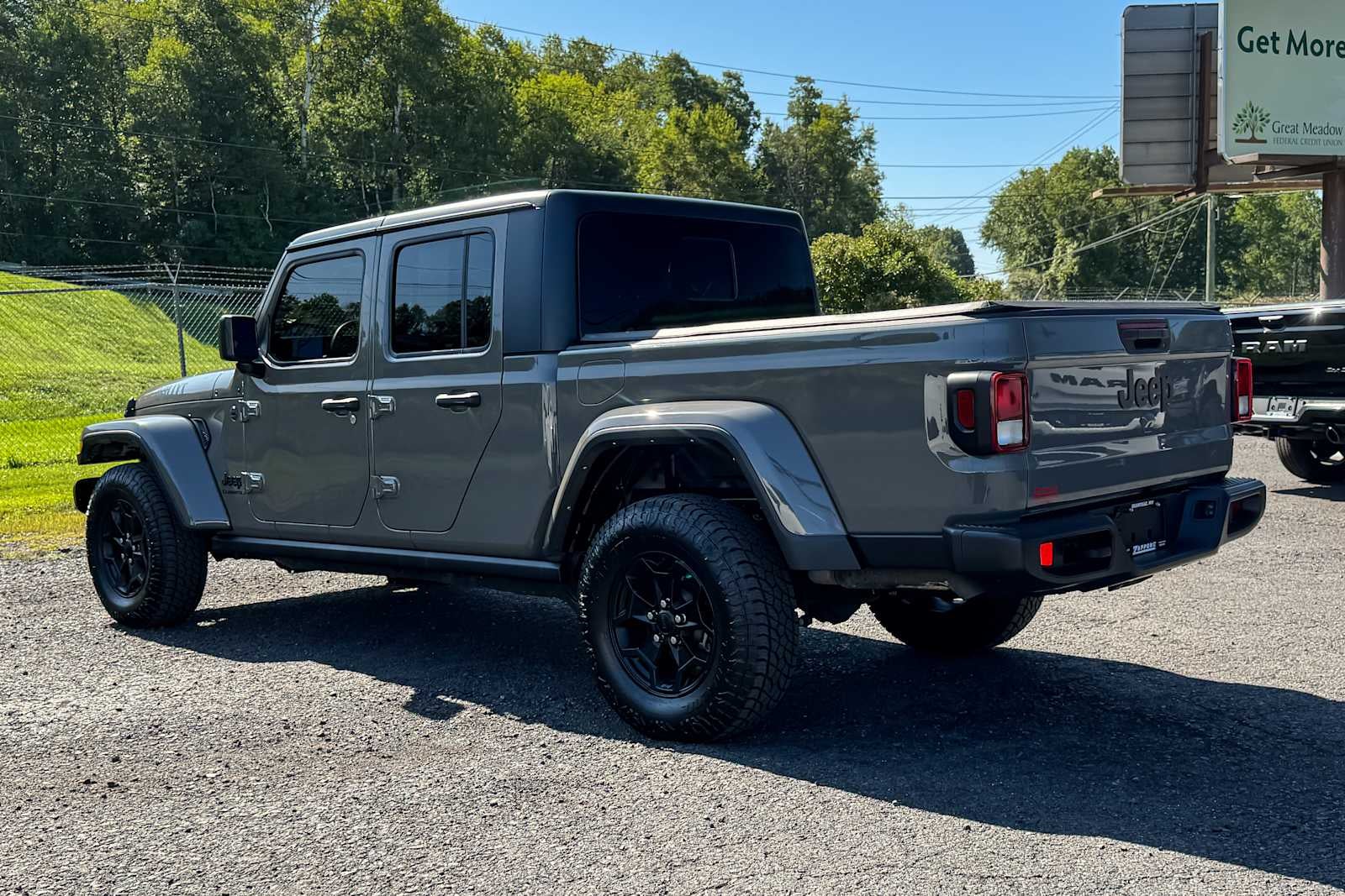 2022 Jeep Gladiator Willys Sport
