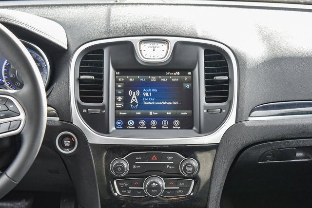 2023 Chrysler 300 Touring L