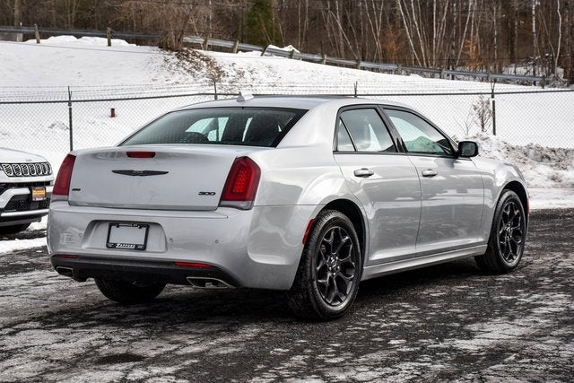 2023 Chrysler 300 Touring L