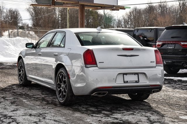 2023 Chrysler 300 Touring L