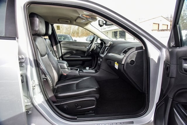 2023 Chrysler 300 Touring L