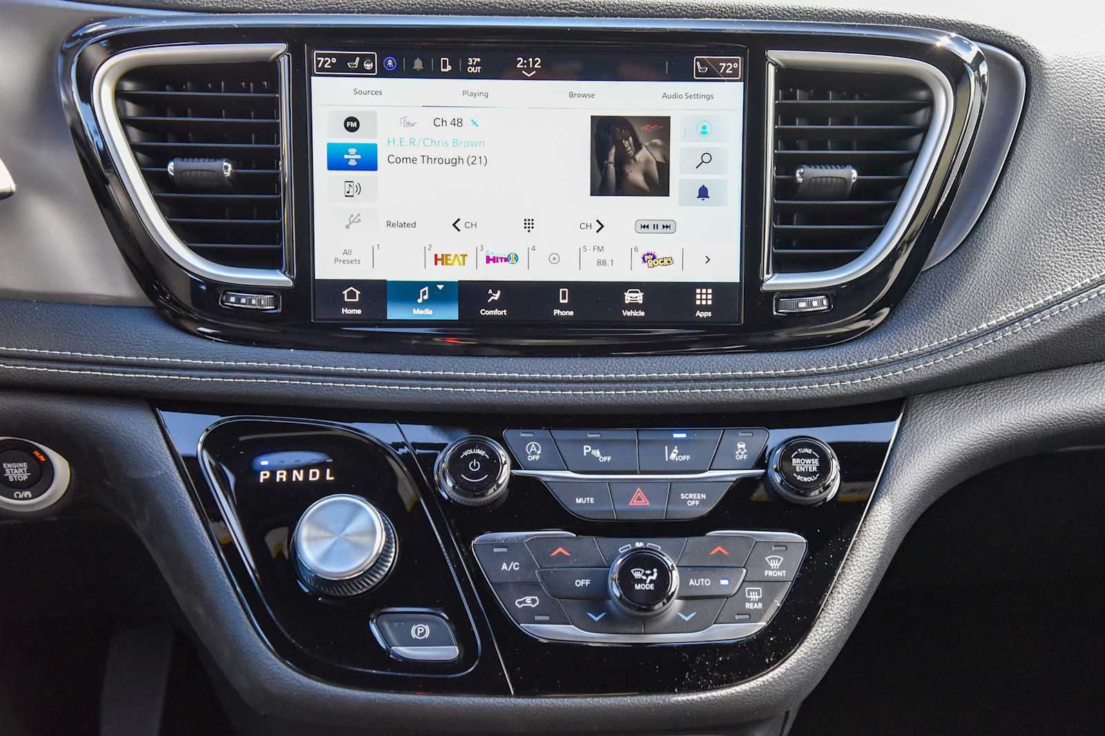 2026 Chrysler Pacifica Select