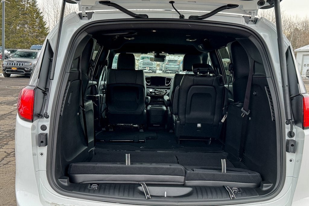 2026 Chrysler Voyager LX